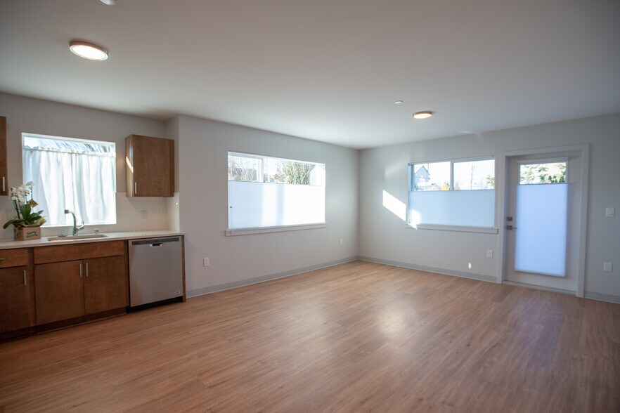 Building Photo - 303 Edmonds St