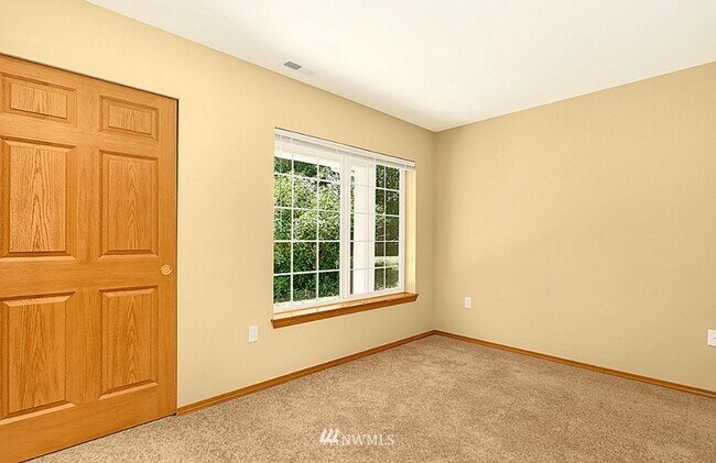 Building Photo - 18641 NE 55th Way