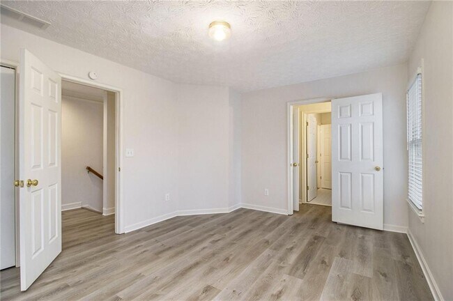 Building Photo - 1245 Denmark Dr SW