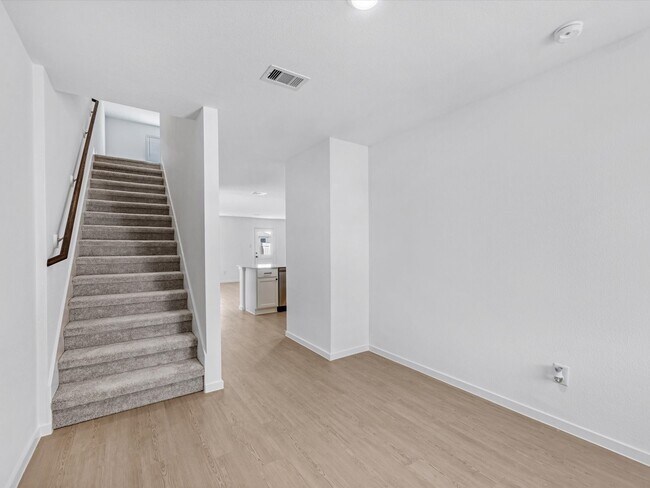 Building Photo - 25433 Carnation Ct