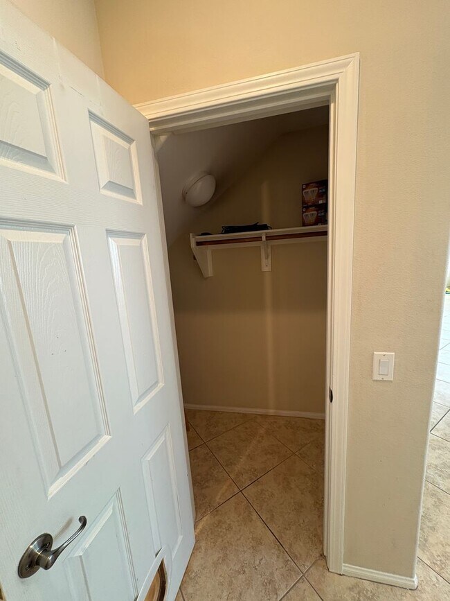 Building Photo - Spacious Townhome in Ventura!