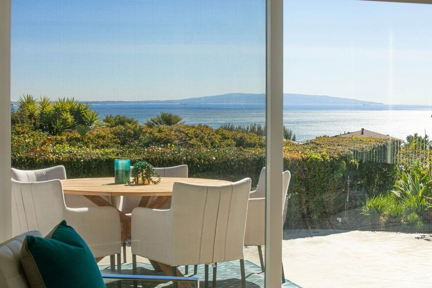 Building Photo - 3636 Oceanhill Way