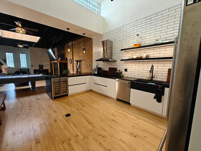 Building Photo - BEAUTIFUL 3BD/3BTH single family home for rent!