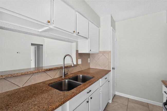 Building Photo - 3922 Pintan Ln