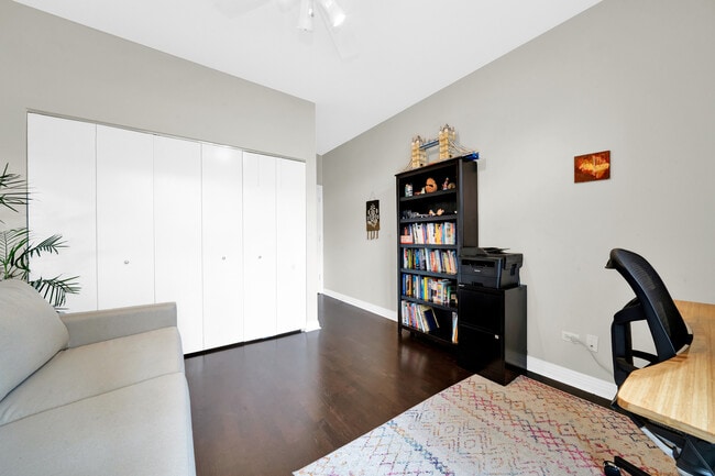 Building Photo - 550 W Fulton St