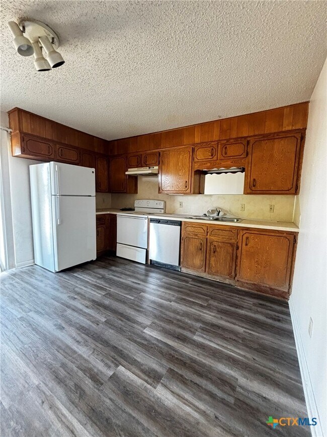 Building Photo - 4801 Rainbow Cir
