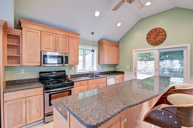 Building Photo - 30 Thayer Ave