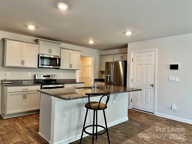 Building Photo - 1605 Blue Velvet Ln