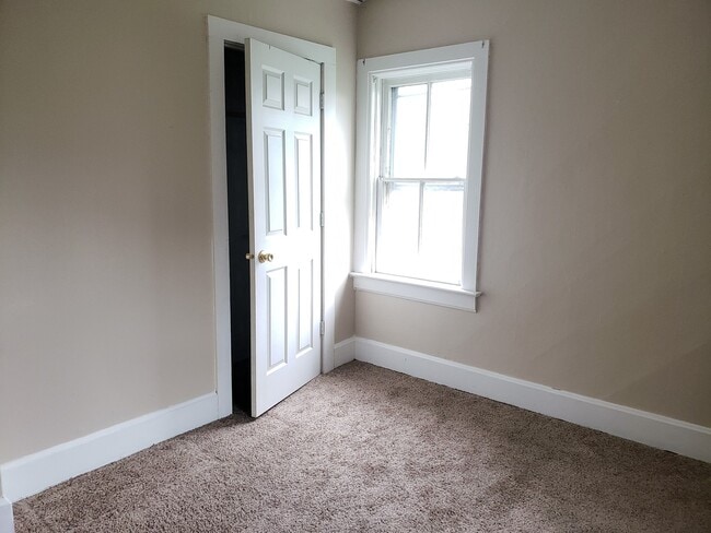 Building Photo - 912 S 4th Ave