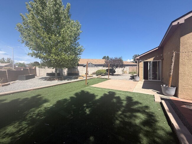 Building Photo - 3401 Misty Meadows Dr NE