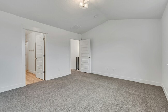 Building Photo - 4650 Alder Dr