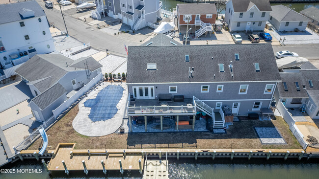 Building Photo - 241 Fernwood Dr
