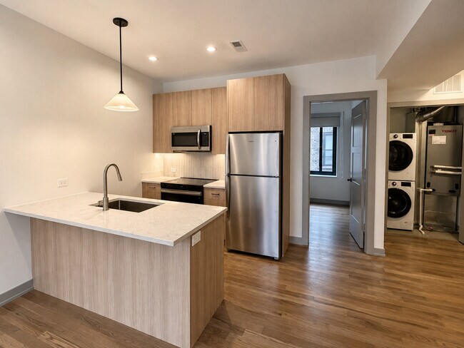 Building Photo - 1333 W Estes Ave