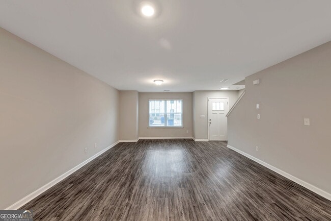 Building Photo - 320 Ashigan St