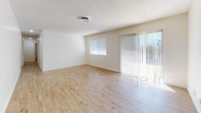 Building Photo - 1452 Victor Ave