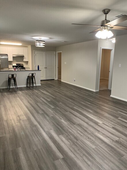Building Photo - 4114 Mesa Cove