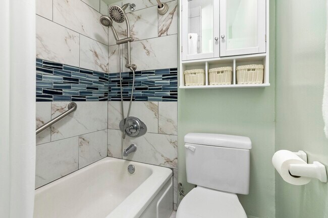 Building Photo - 2421 Tusitala St