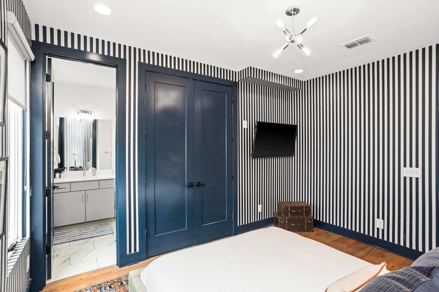 Building Photo - 776 E Argyle Ave