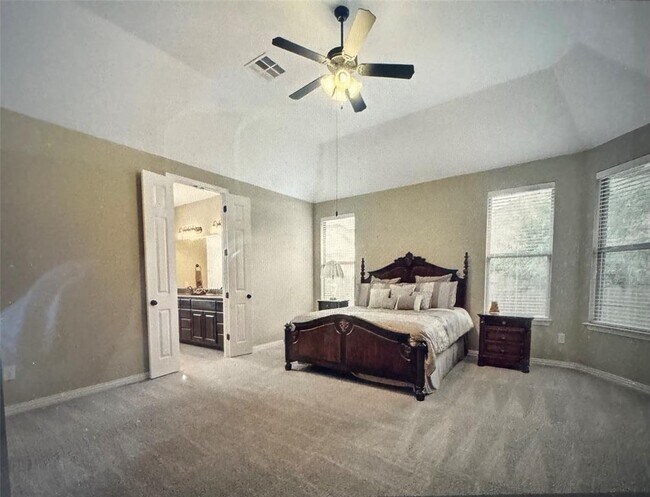 Building Photo - 2414 Sweetwater Ln