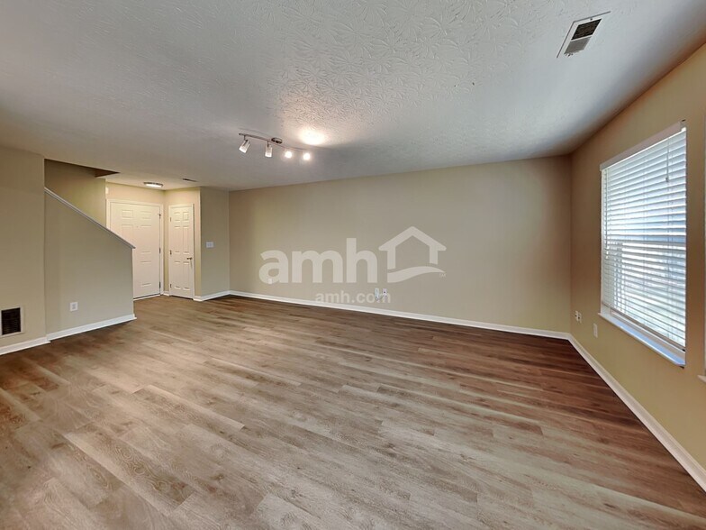 Building Photo - 2550 Allegro Ln
