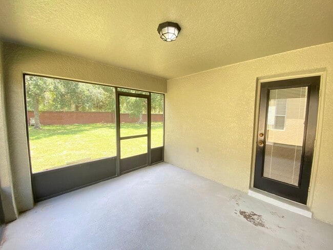 Building Photo - ? Freshly Updated Home Minutes from Disney...