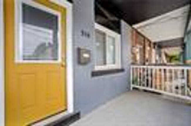 Building Photo - 516 Borland St