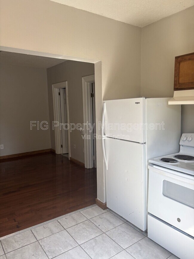 Primary Photo - 431 W G St