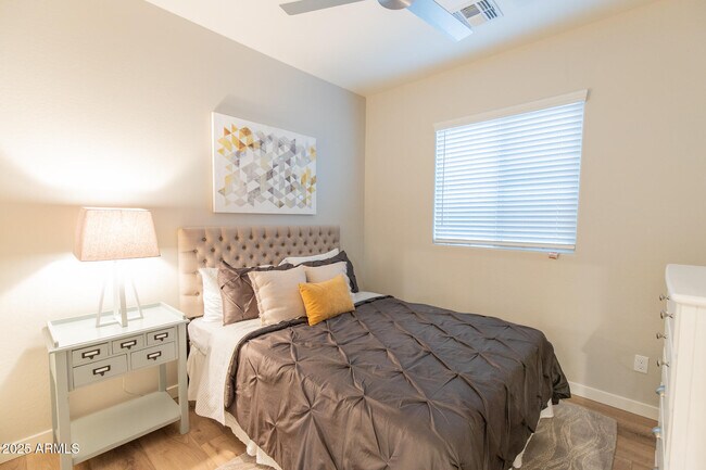 Building Photo - 3717 E Flower St