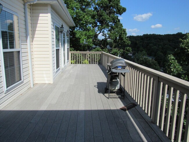 Building Photo - Osage Beach house for rent