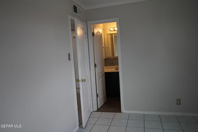 Building Photo - 906 Geronimo Dr
