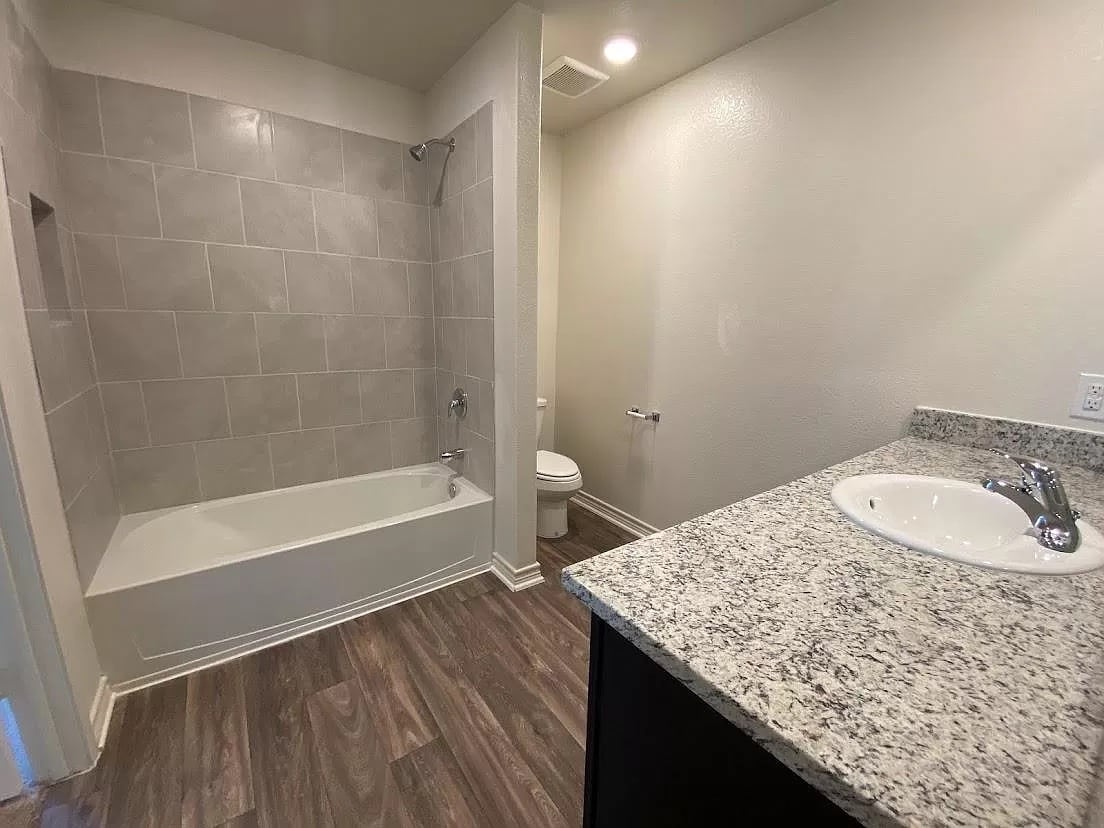 Building Photo - 513 Fox Glen Cv