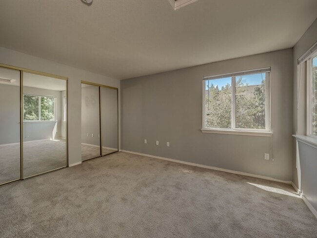 Building Photo - Life Just Got Better Come See For Yourself At Powell Court Apartments!!