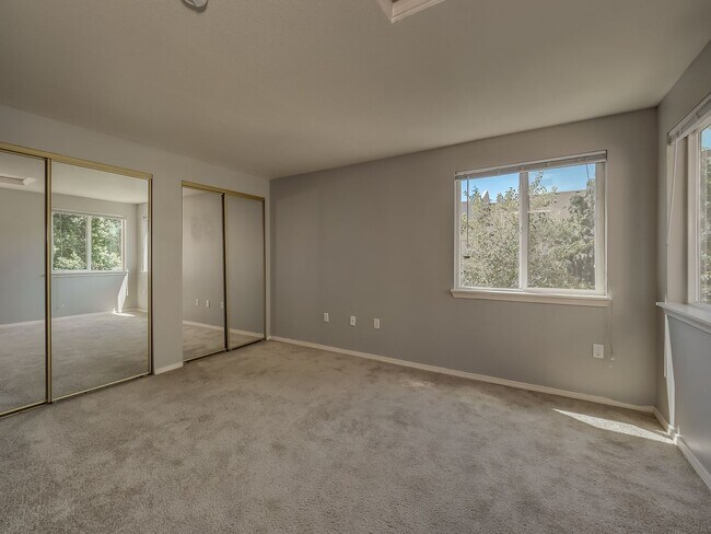 Building Photo - The ideal space to balance life, work and ...