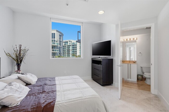 Building Photo - 3030 NE 188th St