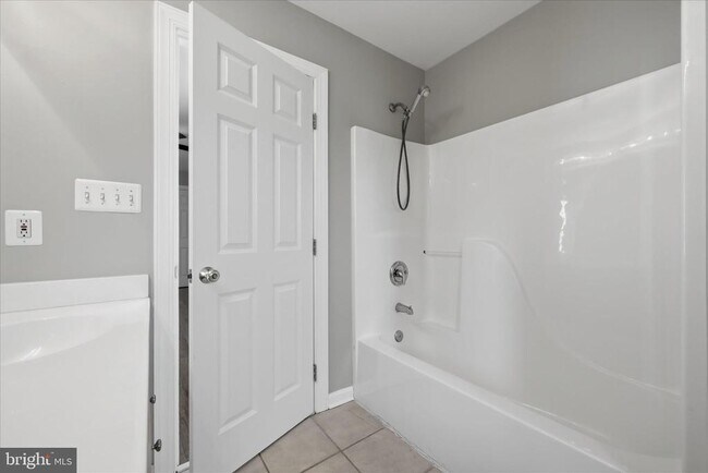 Building Photo - 102 Bramble Ct