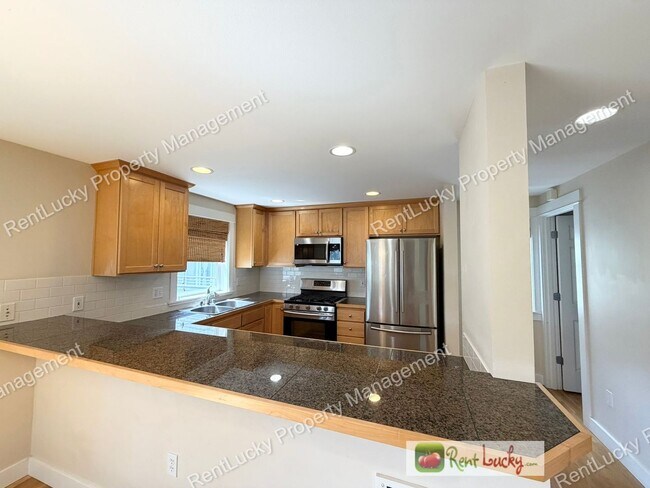 Building Photo - Fantastic 3 Bedroom in Ballard w/ Natural Lighting and Beautiful Finishes!