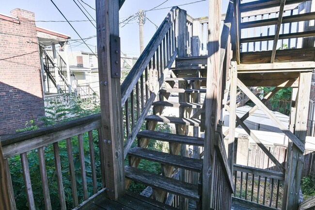 Building Photo - 226 Forster St