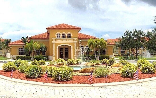 Building Photo - Resort-Style Living in the Heart of Fort Myers