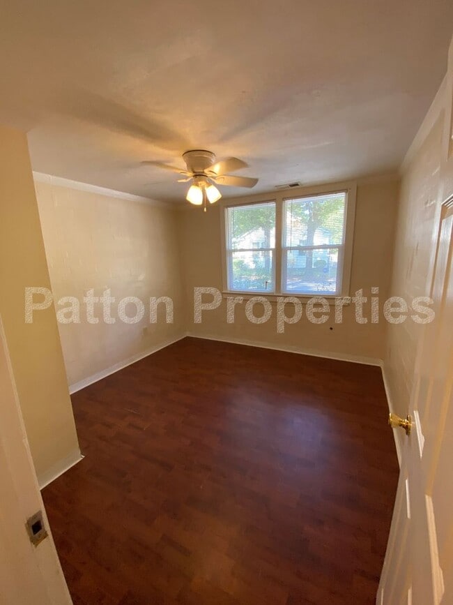 Building Photo - Edgewood Home