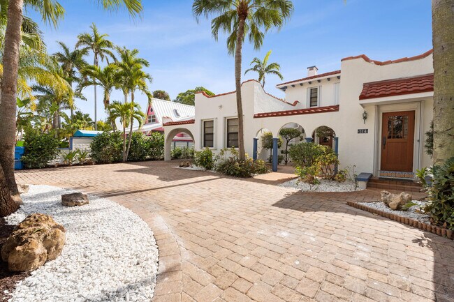 Building Photo - 114 S Lake Dr