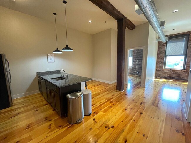 Interior Photo - Warehouse 71