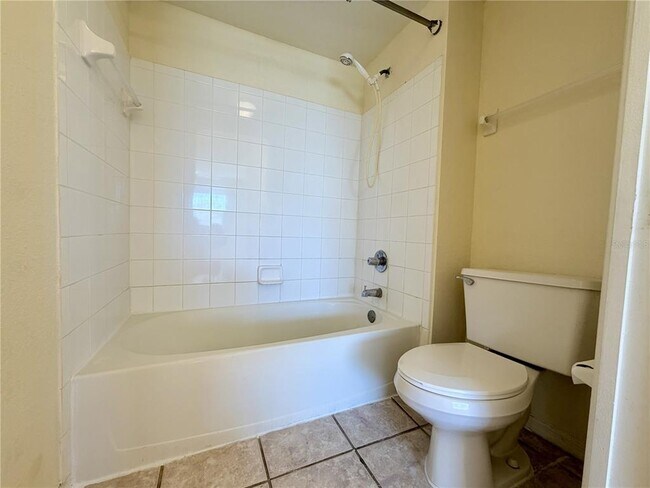 Building Photo - 13839 Fairway Island Dr