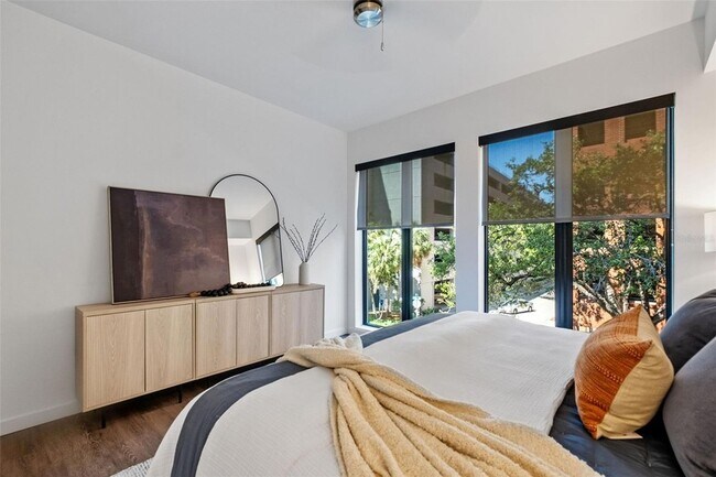 Building Photo - 1991 Main St