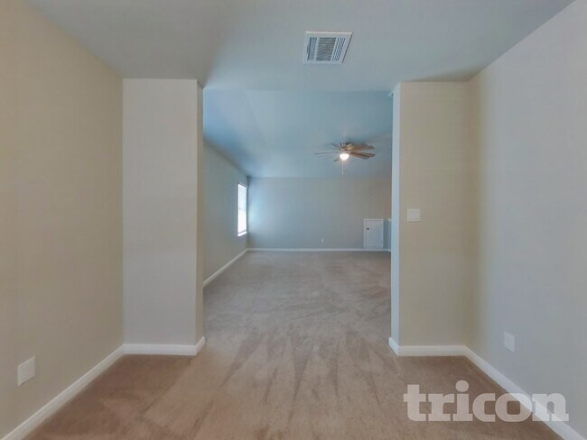 Building Photo - 13551 Paxton Blvd