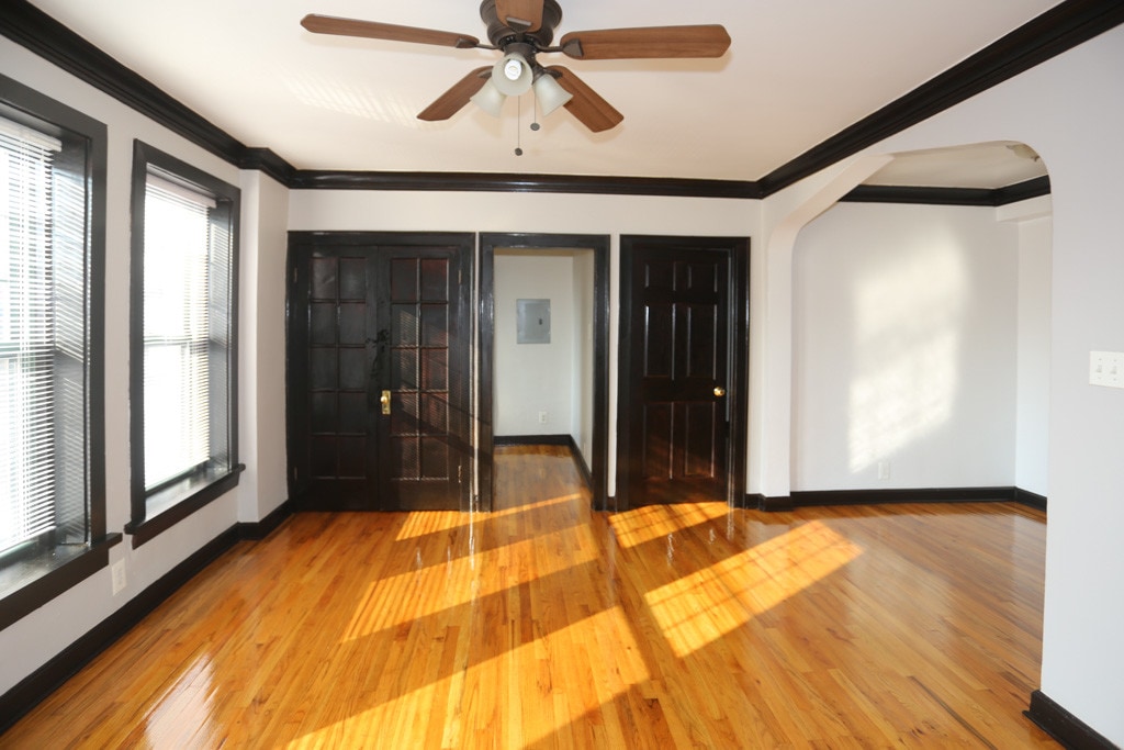 Building Photo - 846 W Montrose Ave