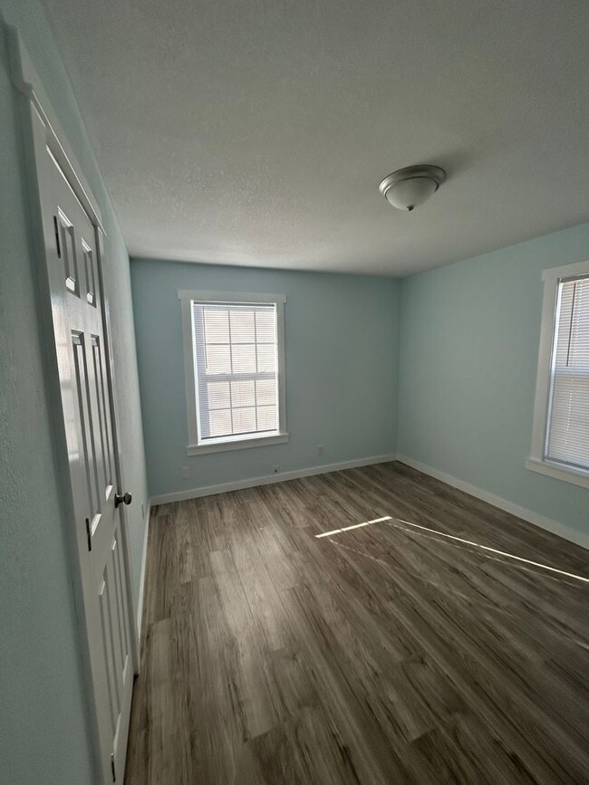 Building Photo - 2336 N Estelle Ave