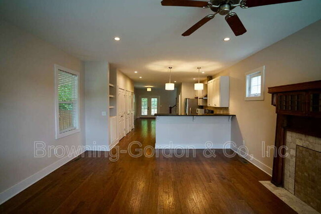 Building Photo - 540C Moore Ave