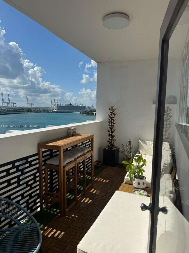 Building Photo - 800 West Ave