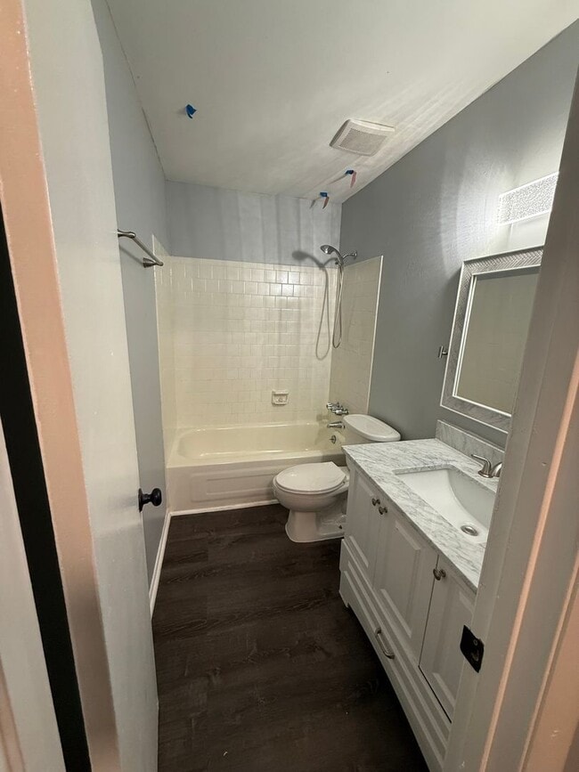 Building Photo - Charming 3BR Townhome in Greensboro