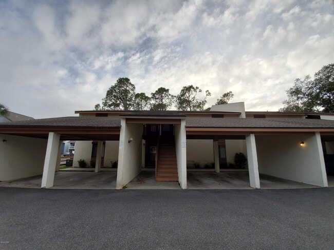 Building Photo - 6901 N Lagoon Dr